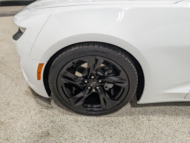 Used 2021 Chevrolet Camaro LT RWD image 9