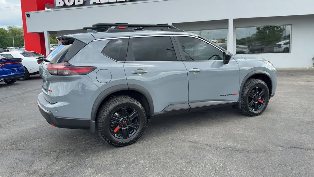 Used 2025 Nissan Rogue SV AWD/4WD image 7
