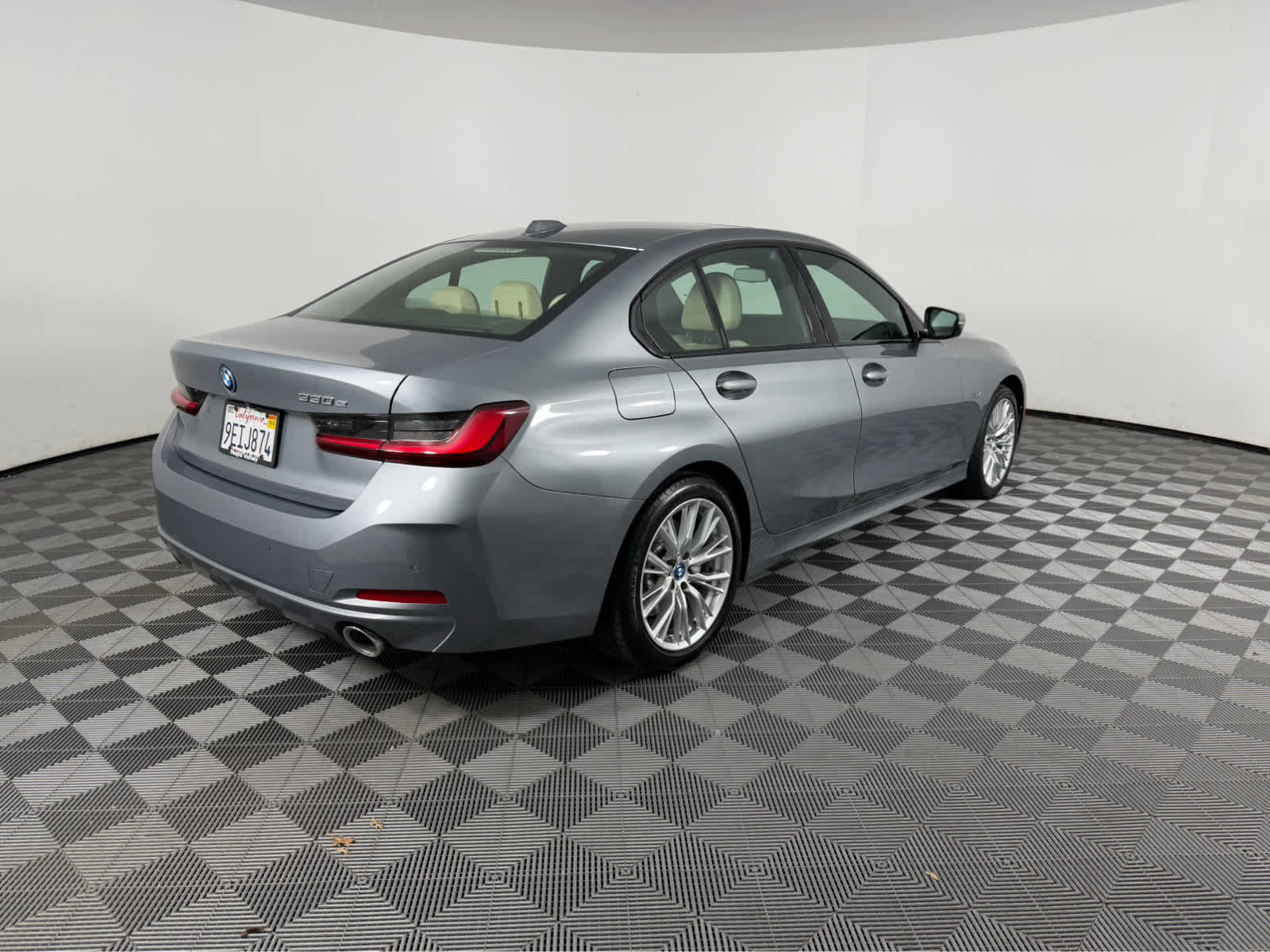 Used 2023 BMW 330e w/ Convenience Package image 3