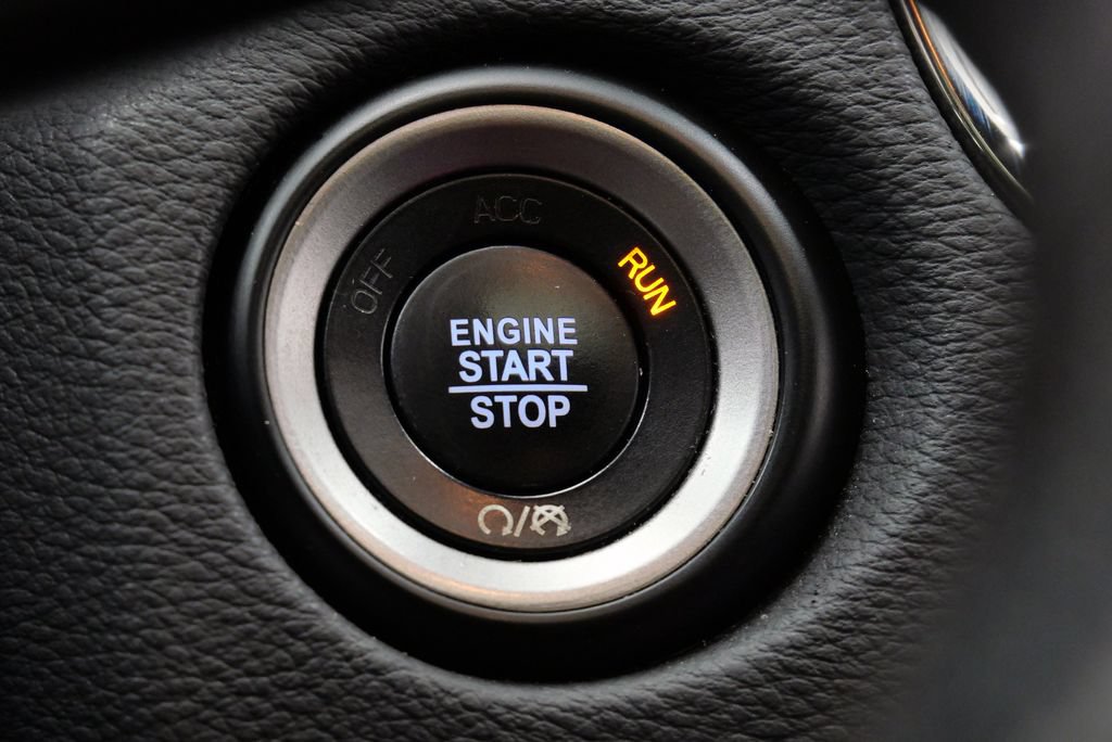 Used 2018 Dodge Durango R/T w/ Technology Group RWD image 31
