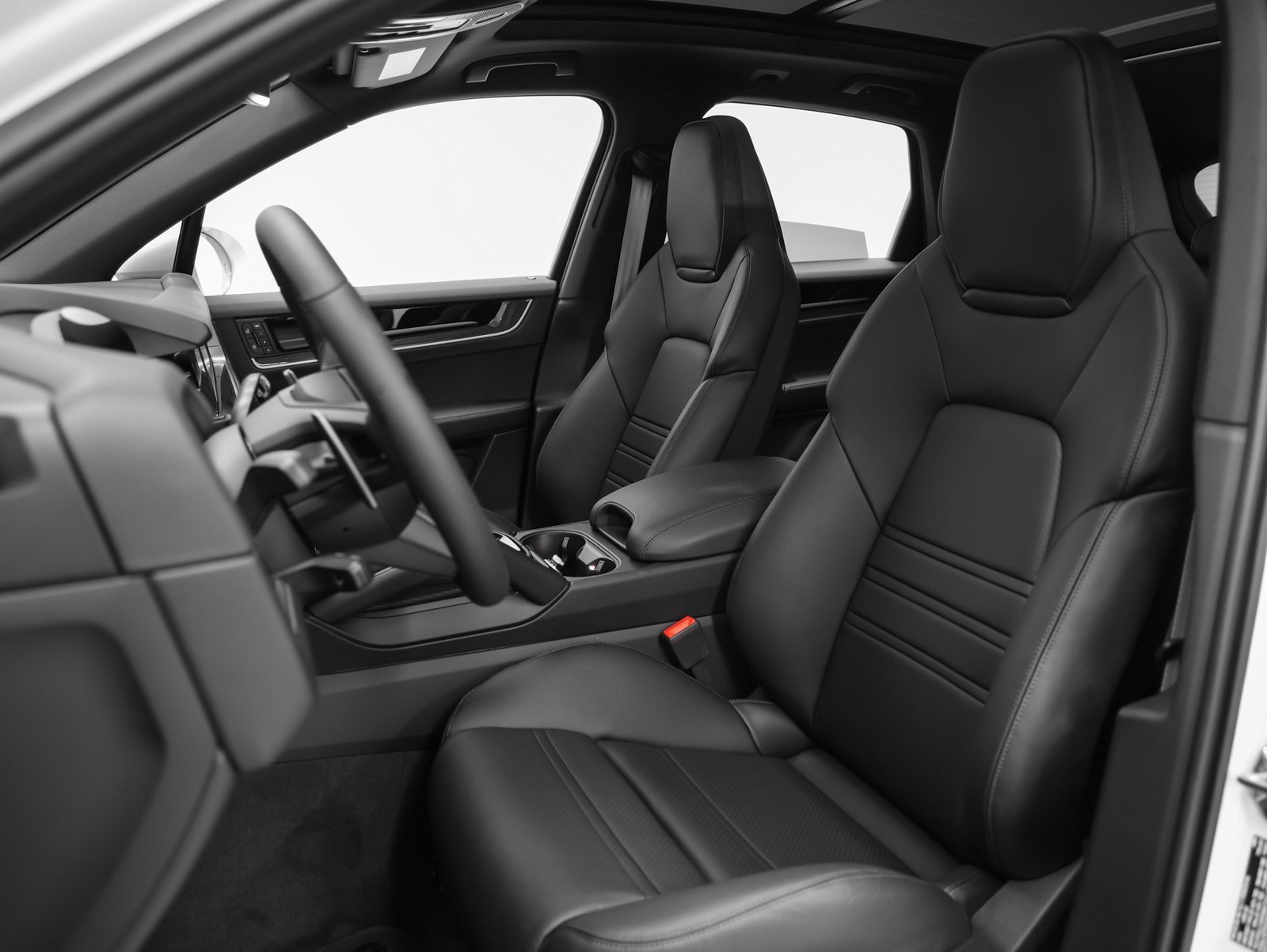 Used 2025 Porsche Cayenne image 5