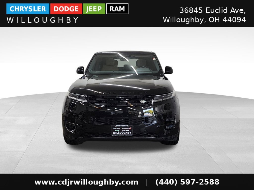 Used 2025 Land Rover Range Rover Sport SE AWD/4WD image 2