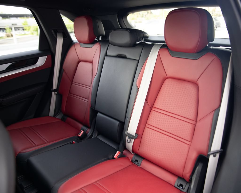 Certified 2026 Porsche Cayenne AWD/4WD image 17