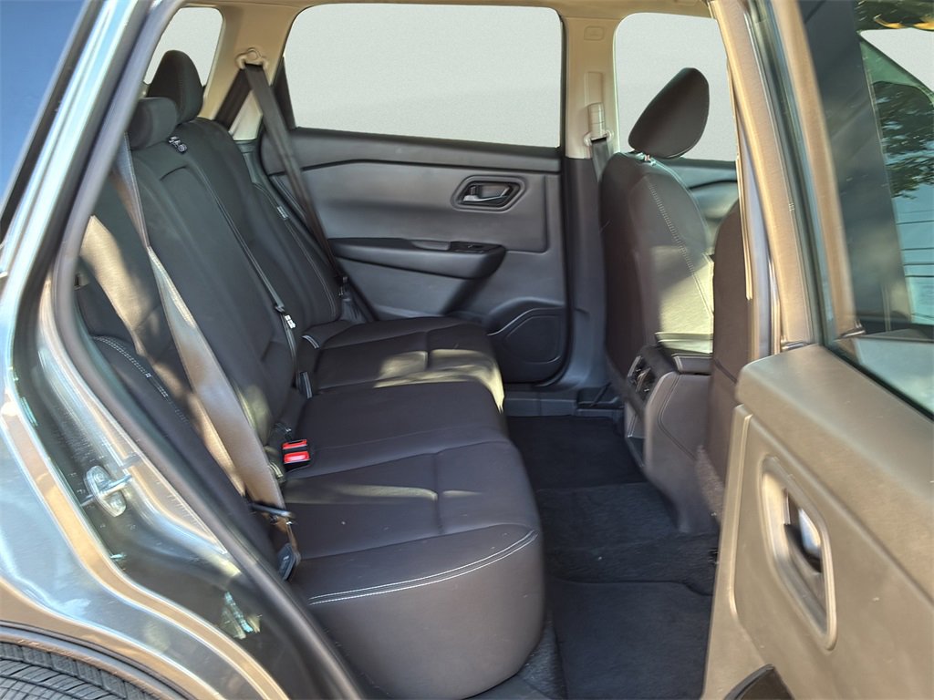 Used 2024 Nissan Rogue S image 18