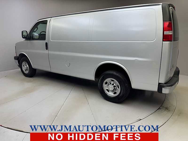Used 2017 Chevrolet Express 2500 RWD image 3