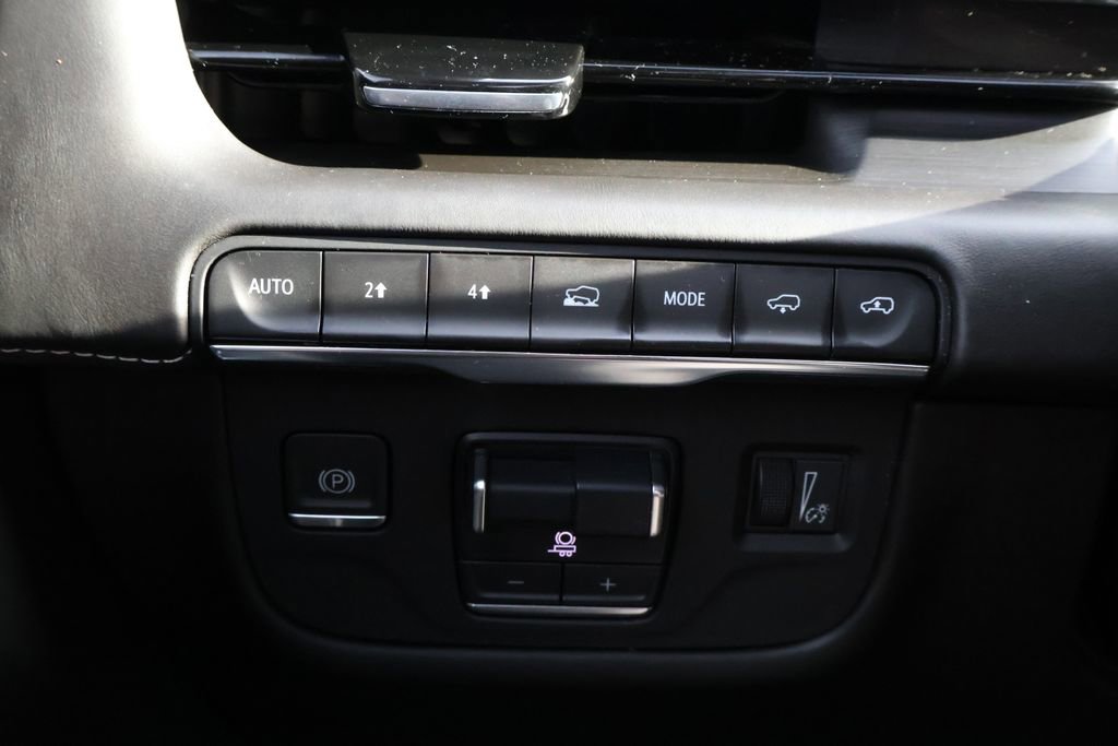 Used 2023 Cadillac Escalade Sport Platinum w/ LPO, ONYX Package image 38