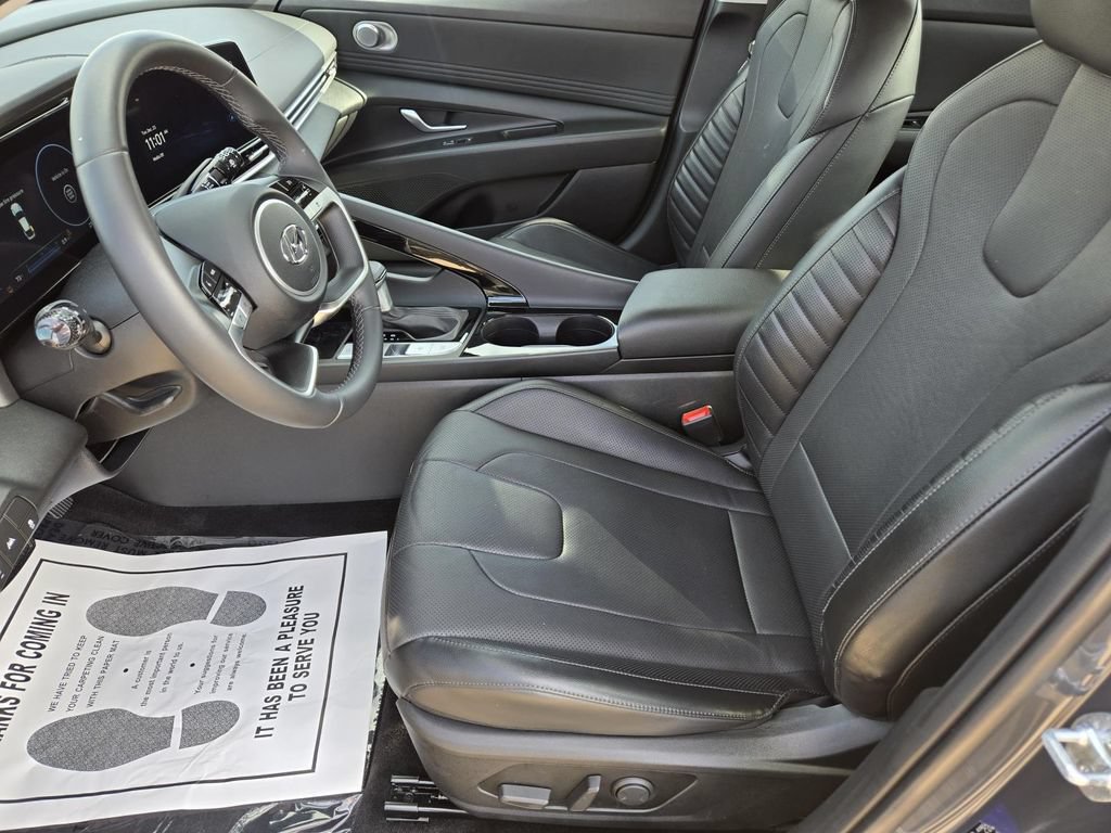 Used 2023 Hyundai Elantra Limited FWD image 16