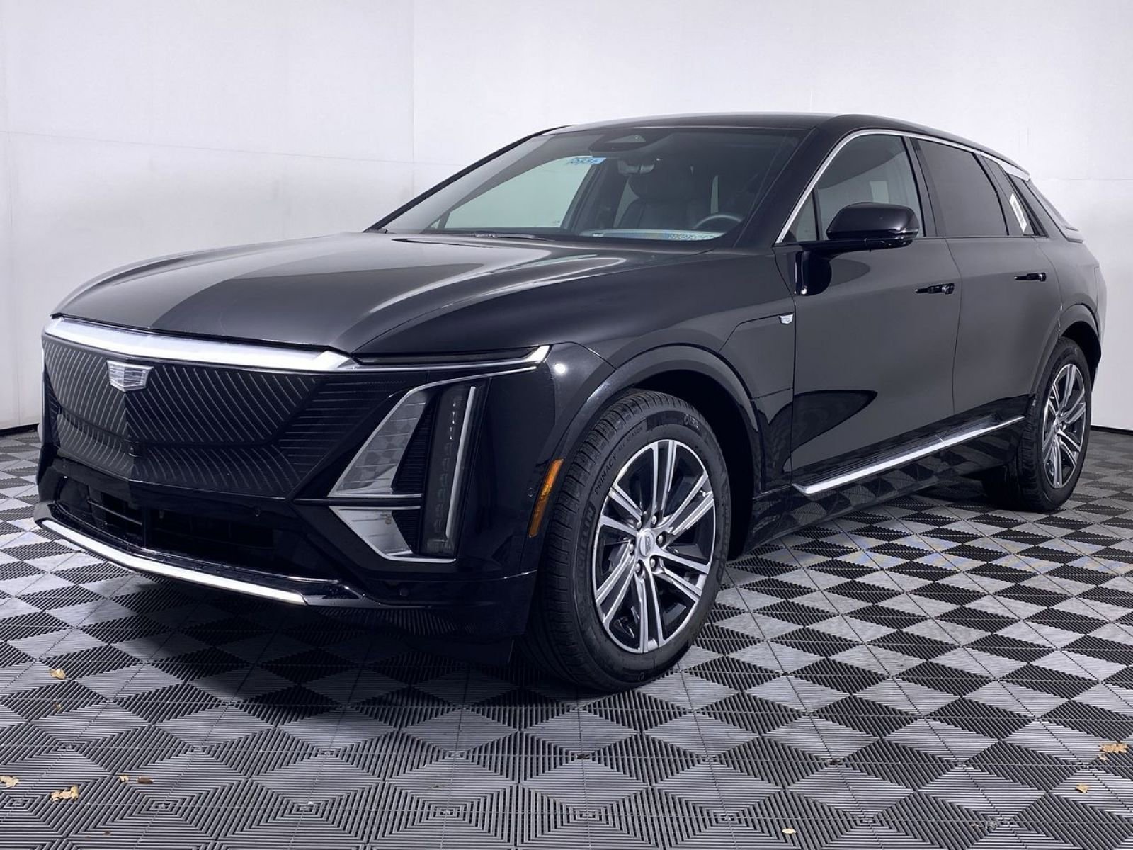 New 2025 Cadillac Lyriq Luxury w/ LPO, Floor Liner Package AWD/4WD image 19