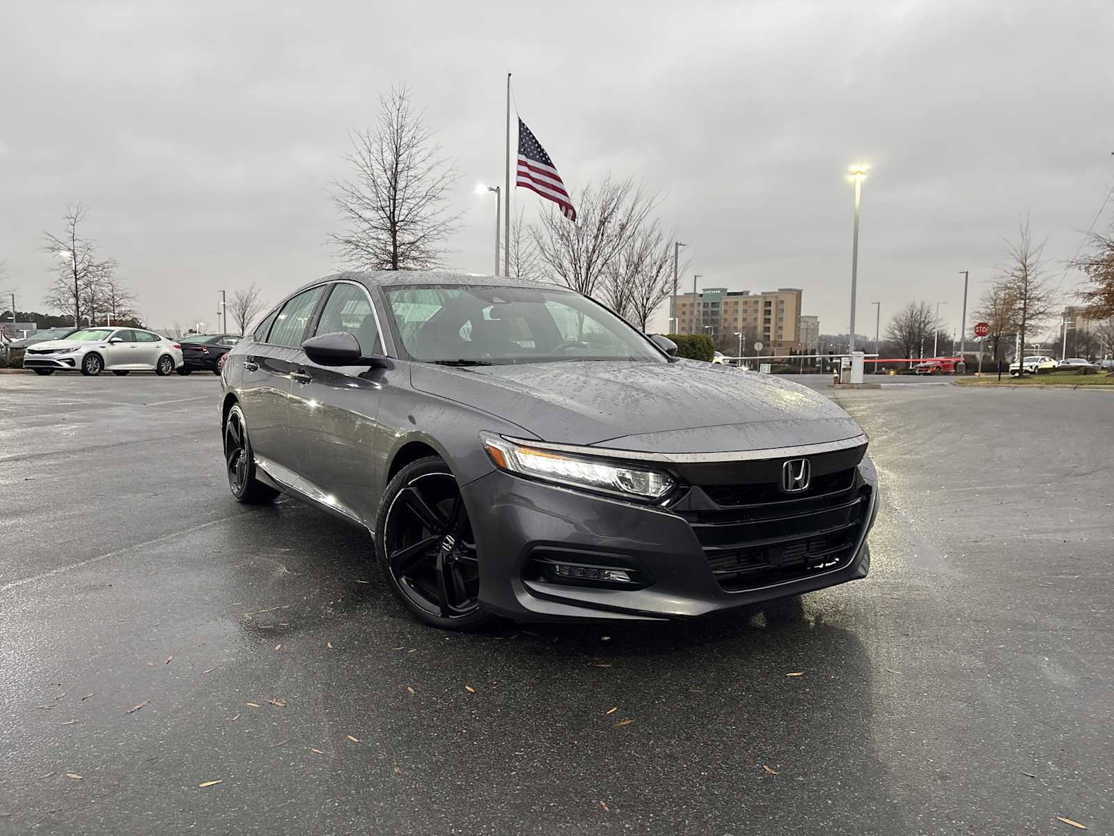 Used 2018 Honda Accord Sport image 2
