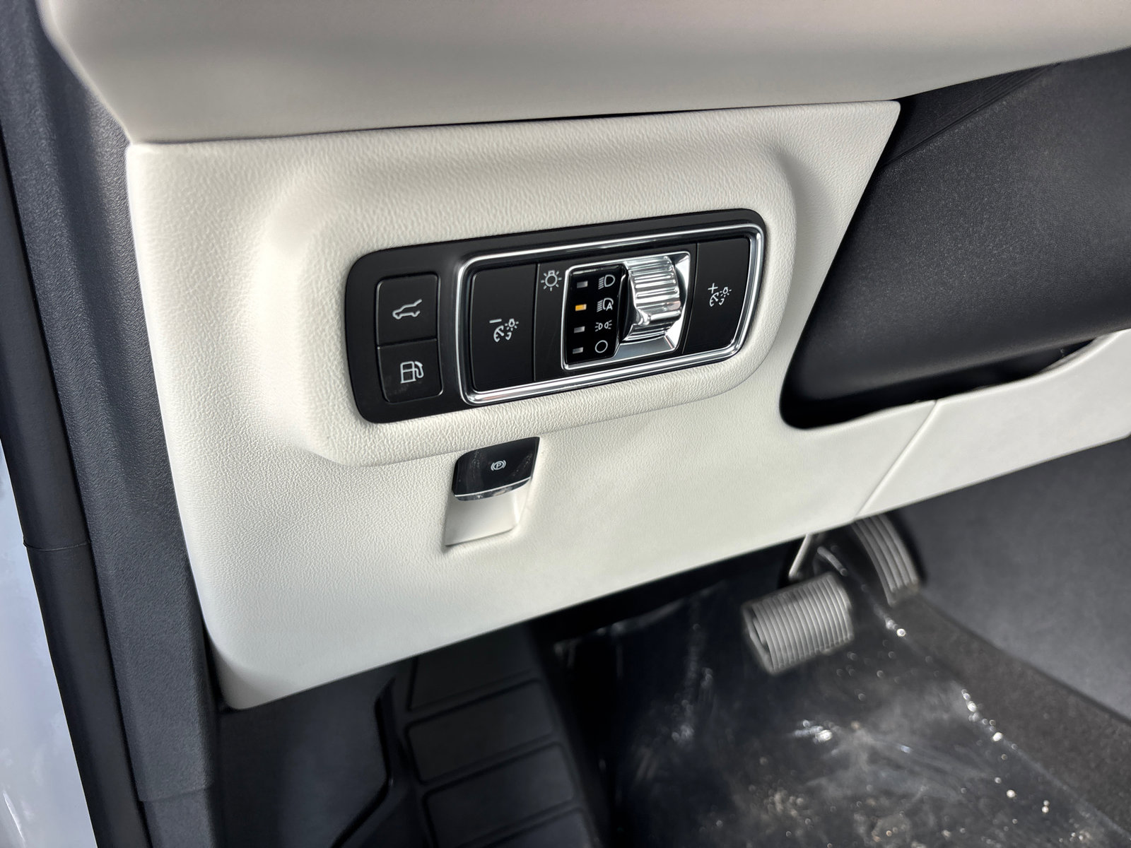 New 2026 Lincoln Nautilus Premier w/ Equipment Group 102A image 14