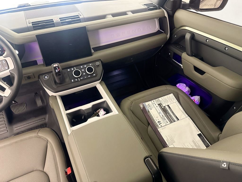 Used 2025 Land Rover Defender 110 S image 22