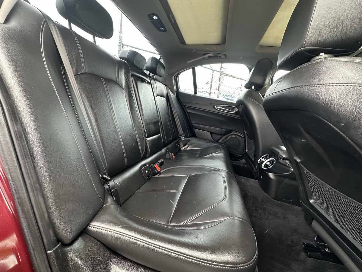 Used 2017 Alfa Romeo Giulia AWD image 24
