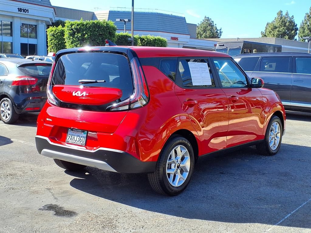 Certified 2025 Kia Soul LX w/ LX Technology Package FWD image 4