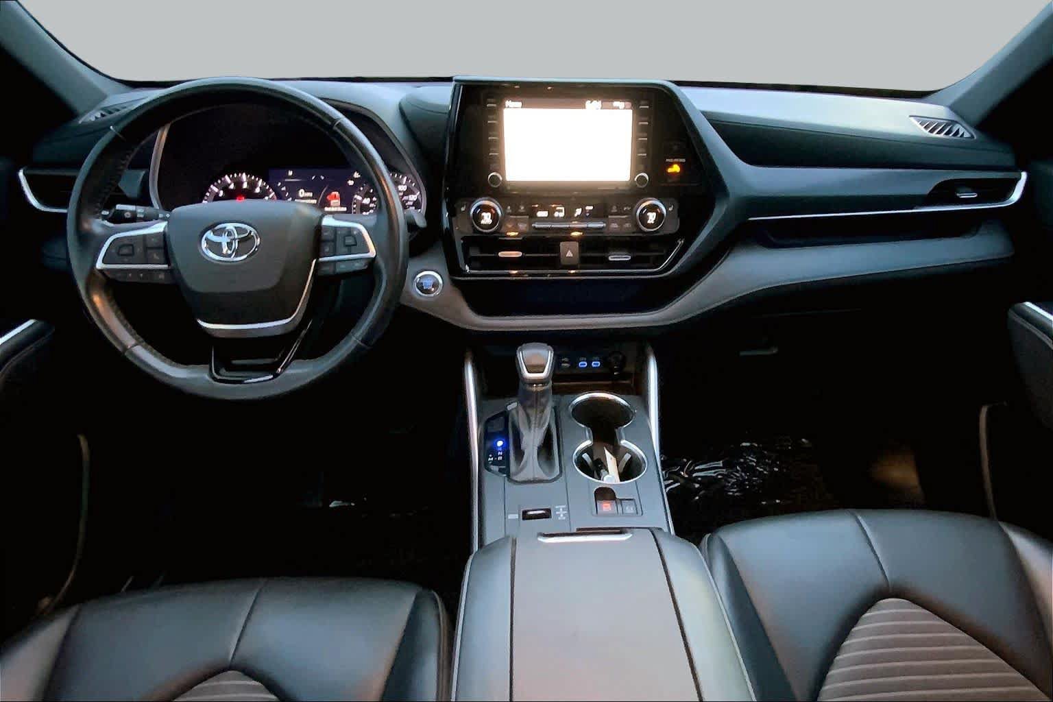 Used 2022 Toyota Highlander XSE FWD image 28