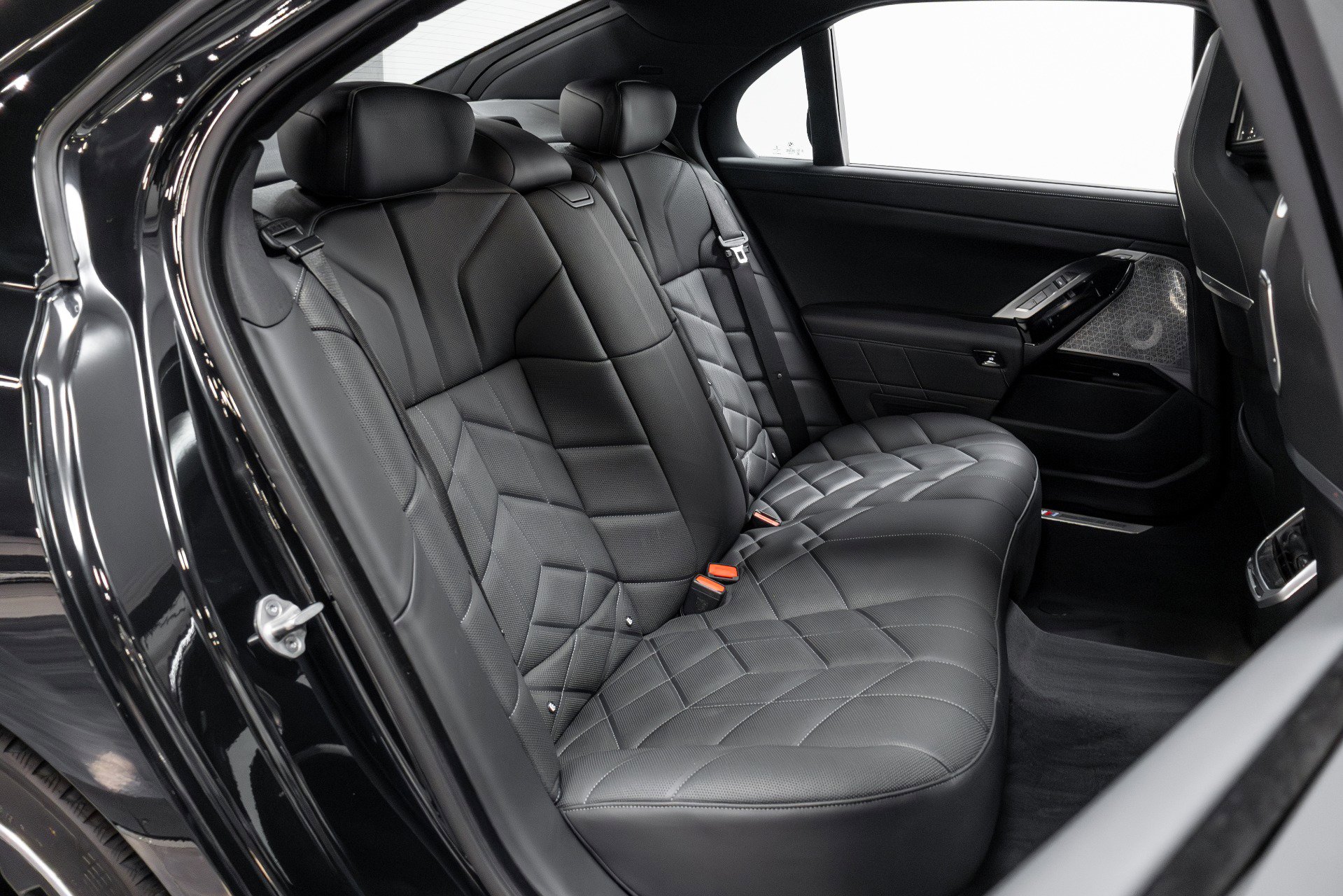 Used 2023 BMW 760i xDrive w/ Executive Package image 61