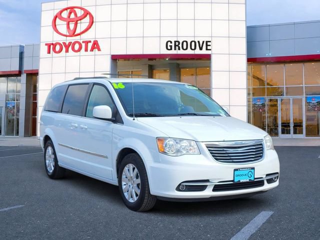 Used 2016 Chrysler Town & Country Touring FWD image 8