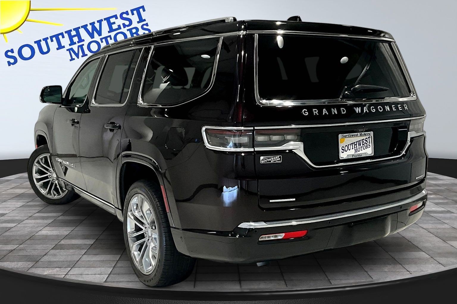 Used 2023 Jeep Grand Wagoneer Series II AWD/4WD image 5
