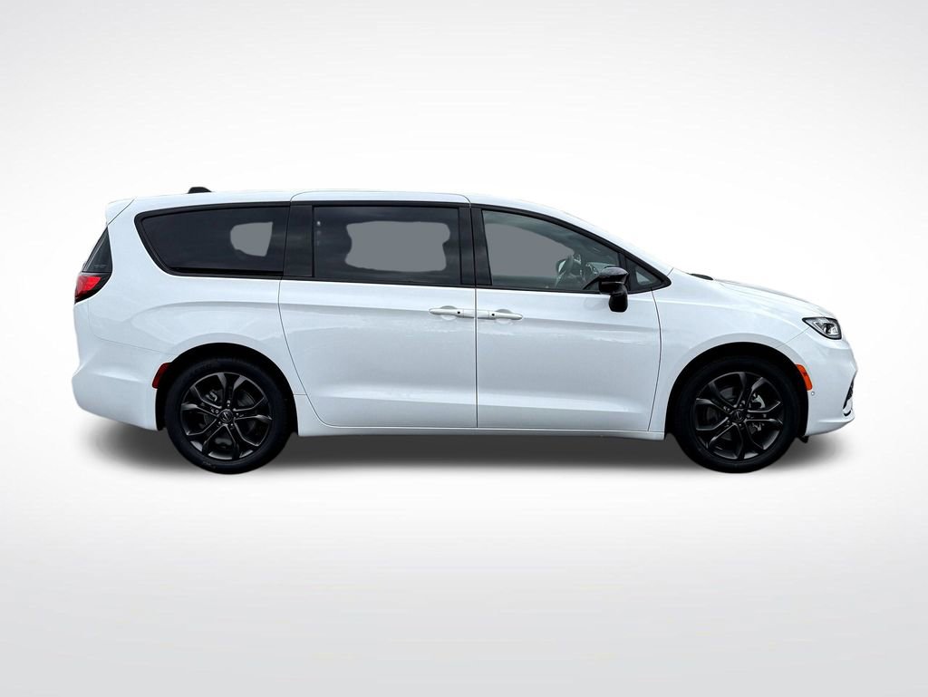 New 2026 Chrysler Pacifica Select image 8
