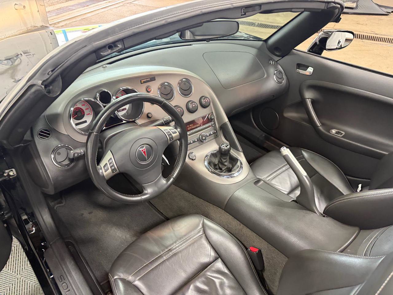 Used 2006 Pontiac Solstice Convertible w/ Premium Package image 27