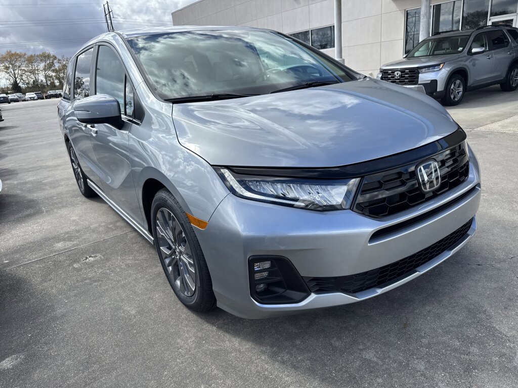 New 2026 Honda Odyssey Touring image 3