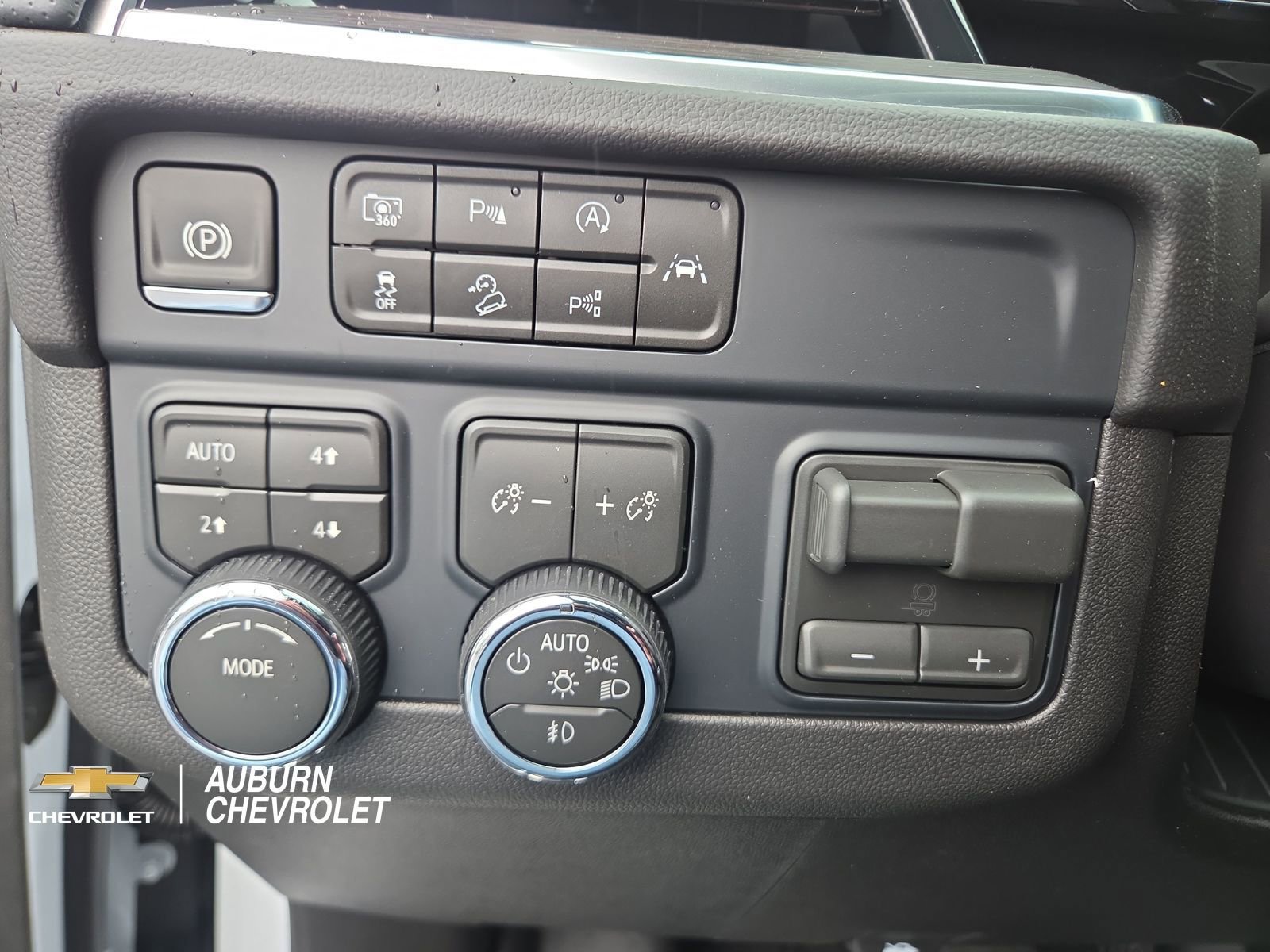 New 2026 Chevrolet Suburban Premier AWD/4WD image 30