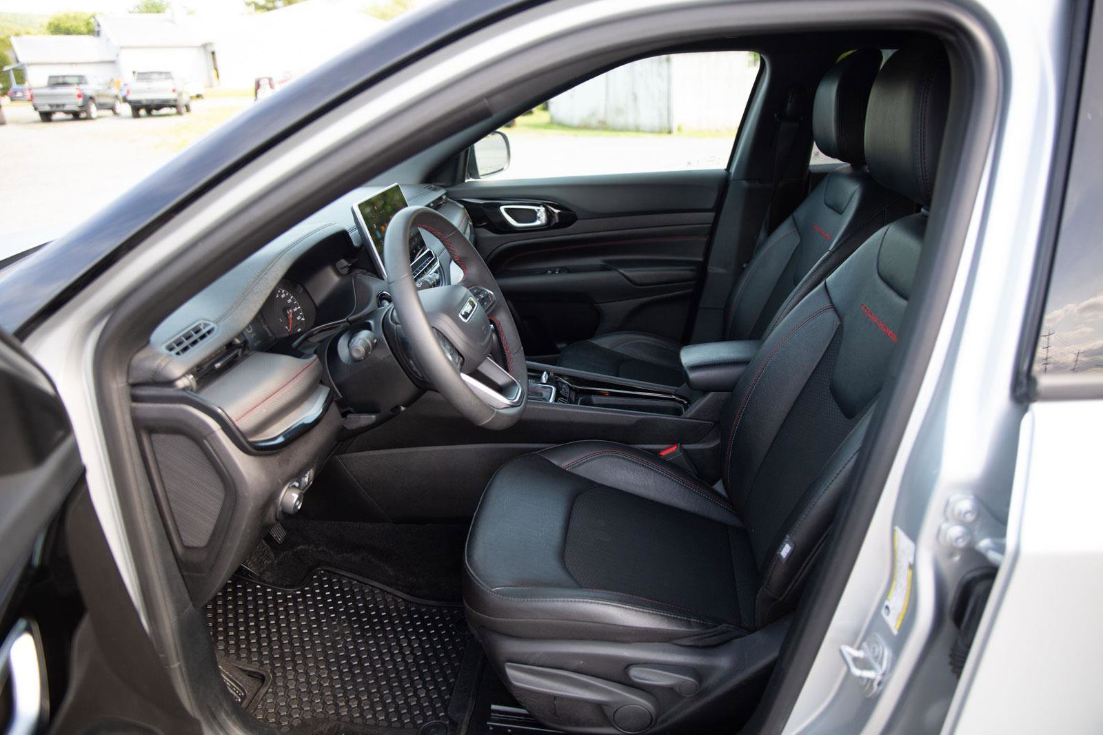 Used 2025 Jeep Compass Trailhawk AWD/4WD image 20