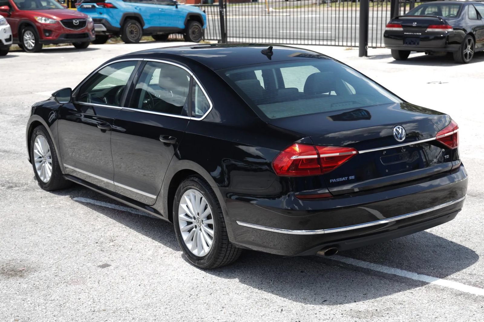 Used 2016 Volkswagen Passat 1.8T SE FWD image 3