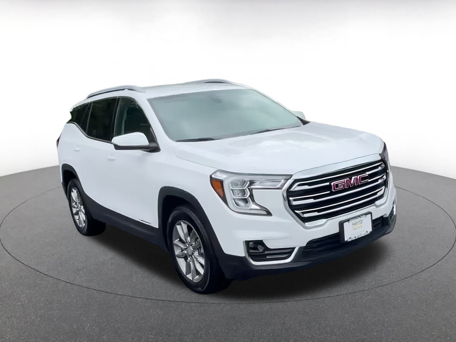 Used 2024 GMC Terrain SLT image 3