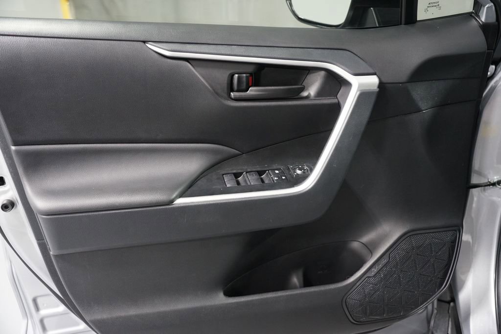 Certified 2025 Toyota RAV4 LE image 28