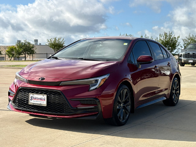 Used 2025 Toyota Corolla SE FWD image 3