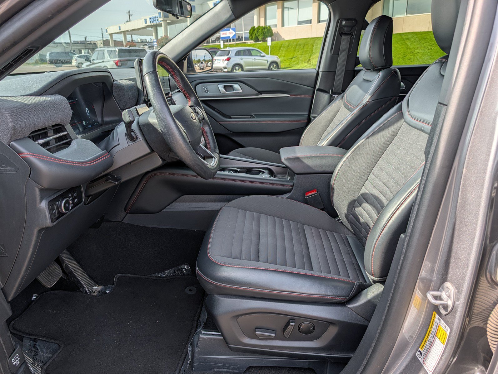 Used 2025 Ford Explorer ST-Line AWD/4WD image 12