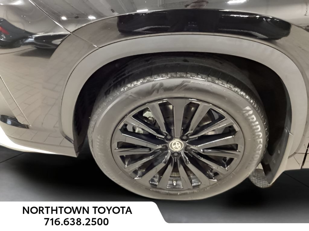 Used 2023 Toyota Highlander XSE AWD/4WD image 21