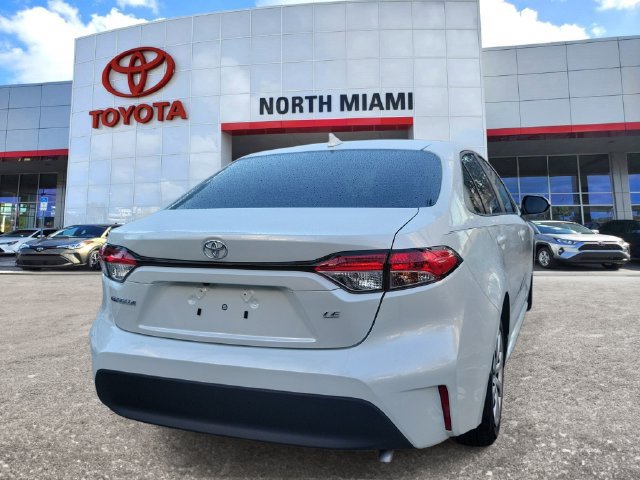 Used 2025 Toyota Corolla LE FWD image 4