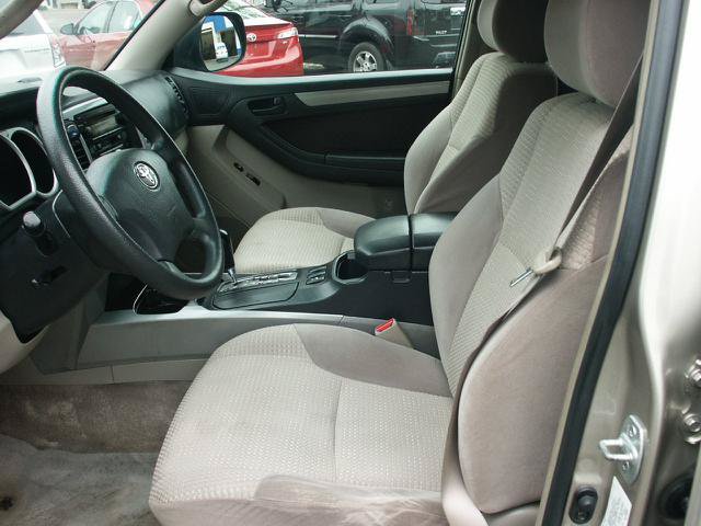 Used 2005 Toyota 4Runner SR5 AWD/4WD image 6