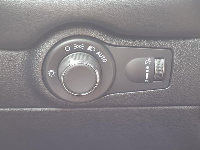 Used 2025 Dodge Durango GT RWD image 11