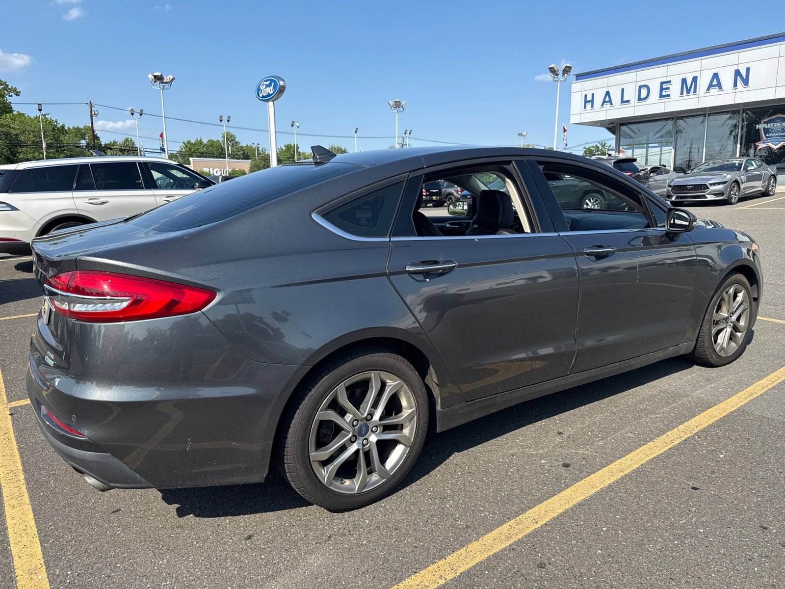Used 2020 Ford Fusion SEL FWD image 4