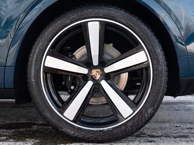 Used 2025 Porsche Cayenne S image 13