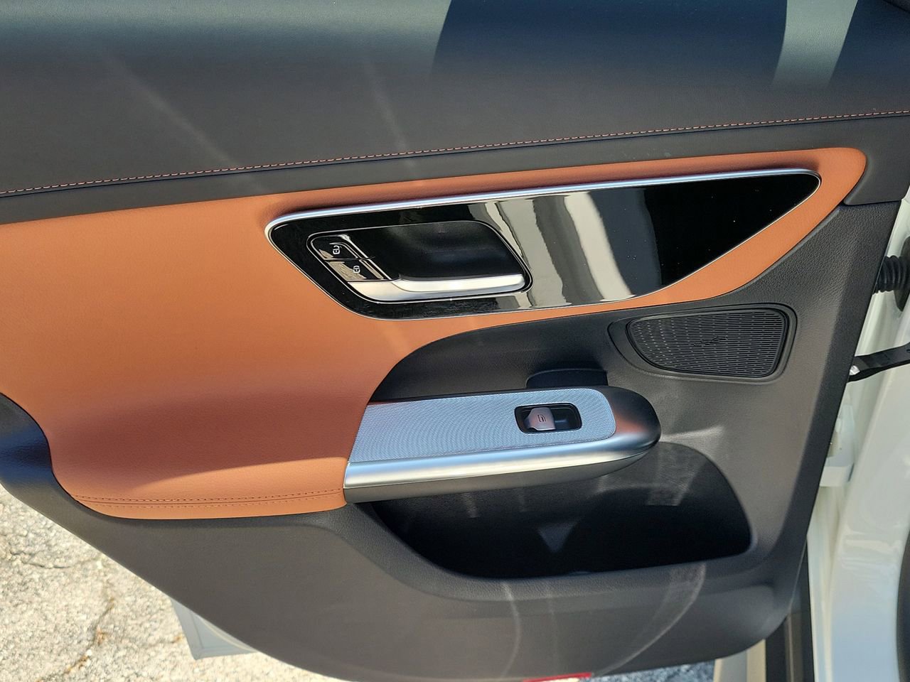 Certified 2024 Mercedes-Benz GLC 300 image 9