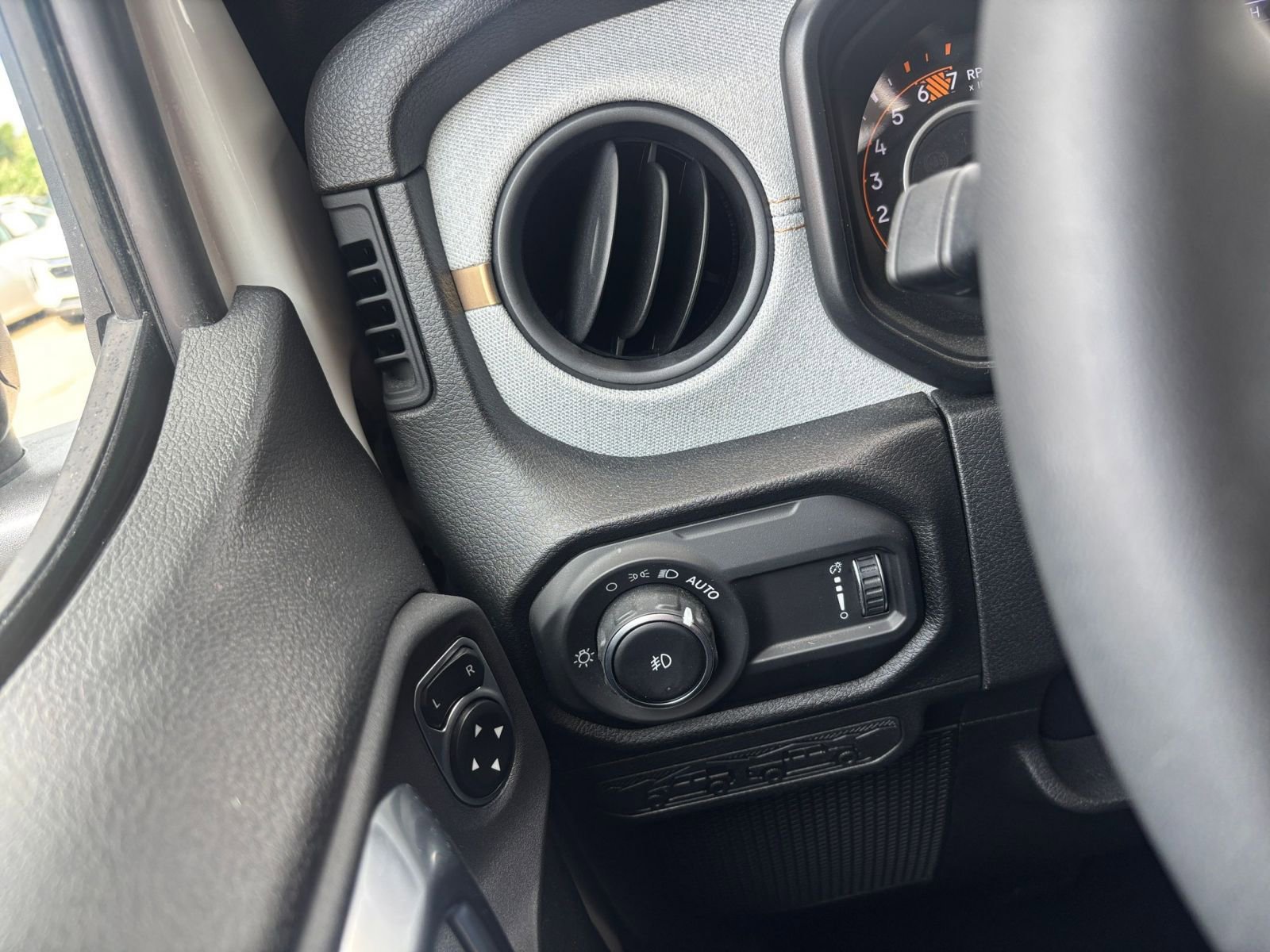 Used 2025 Jeep Wrangler Unlimited Sport AWD/4WD image 33