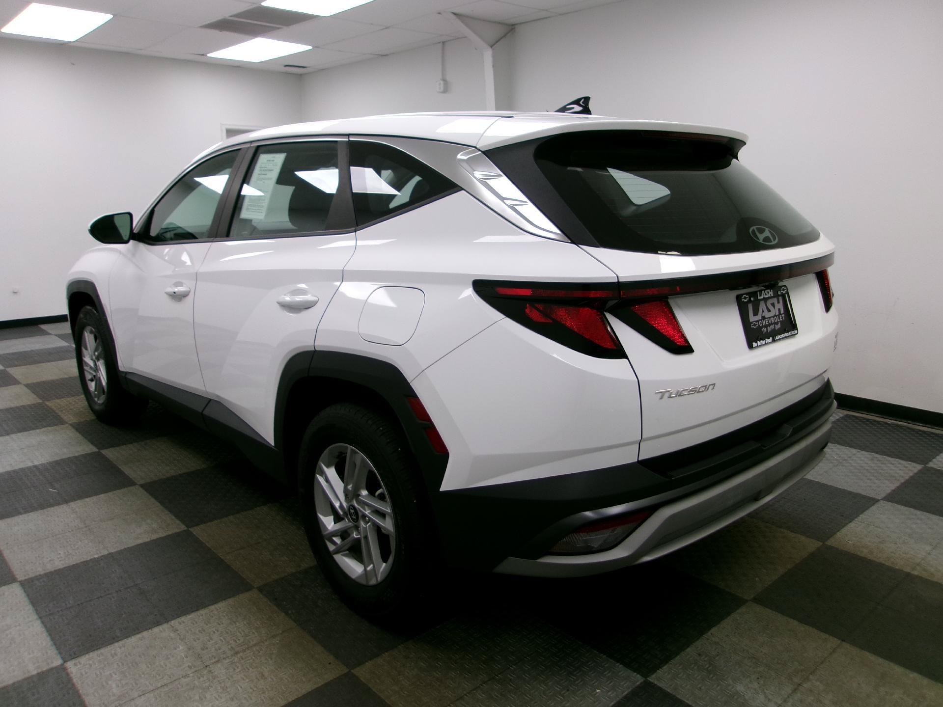 Used 2025 Hyundai Tucson SE AWD/4WD image 2