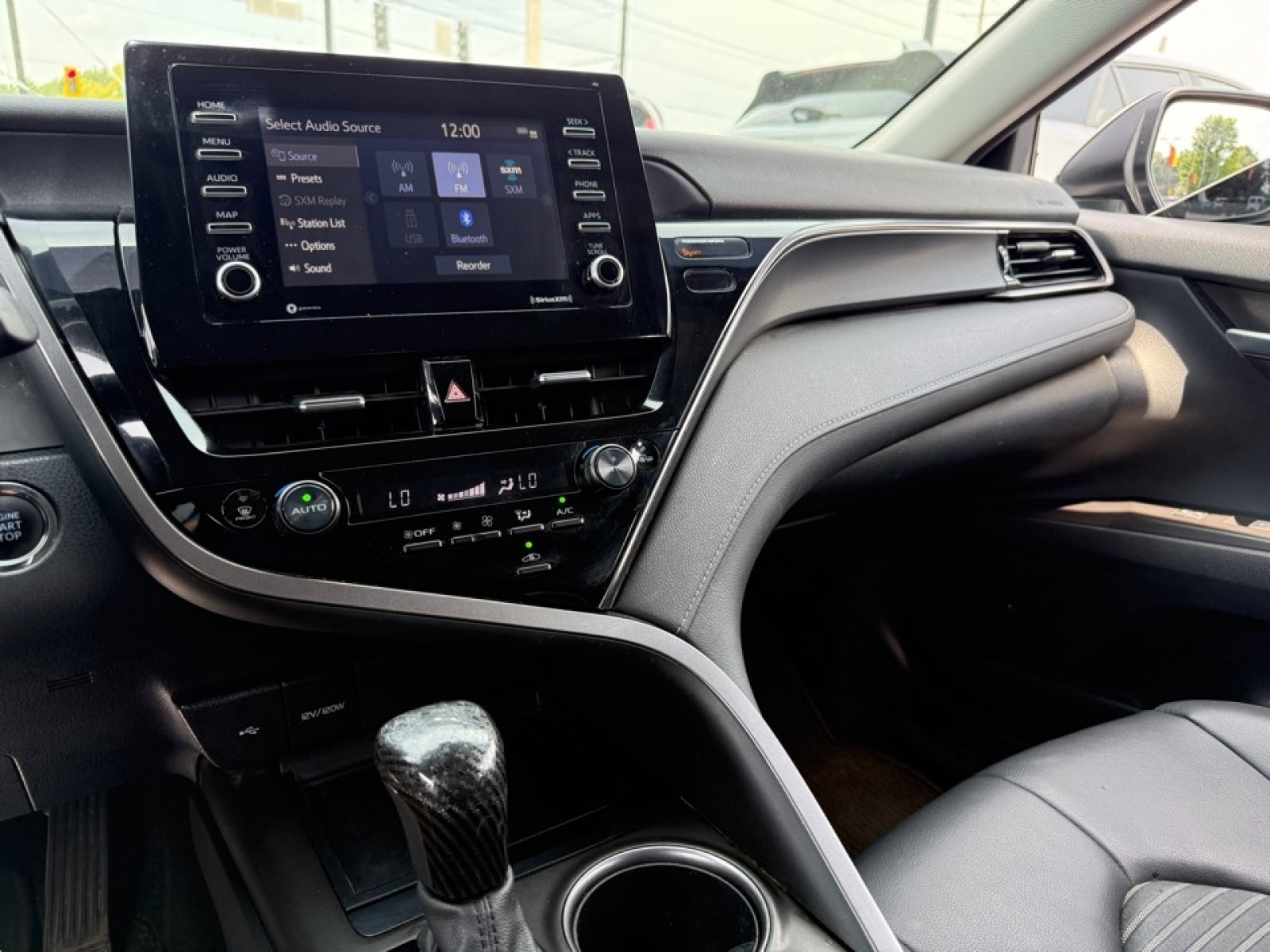 Used 2022 Toyota Camry SE w/ Convenience Package FWD image 11