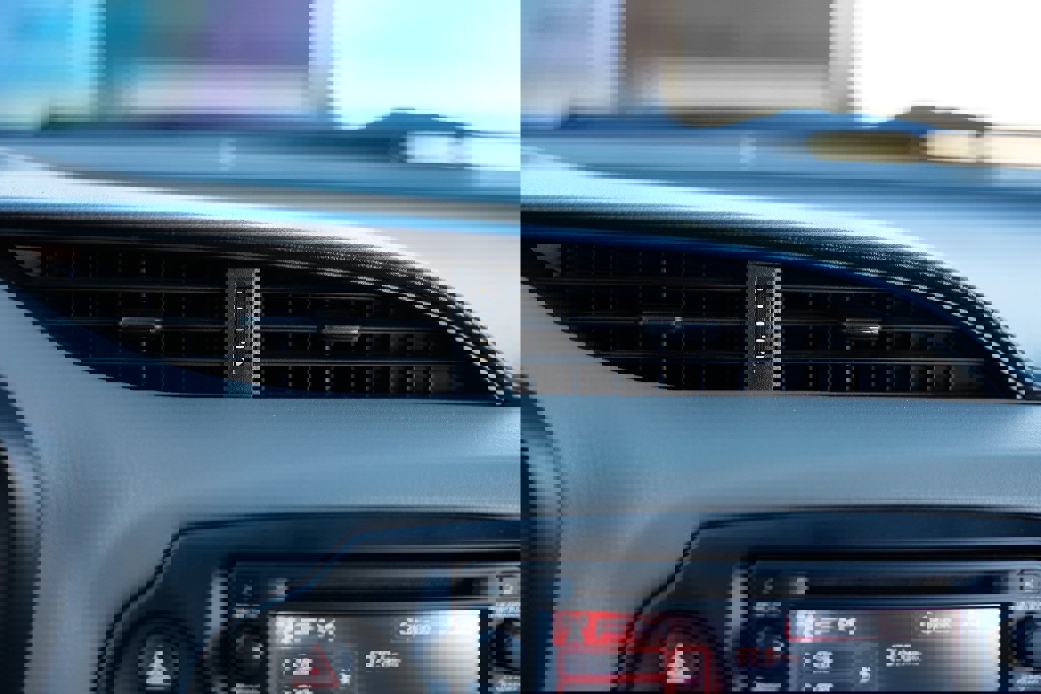 Used 2016 Toyota Yaris L image 35