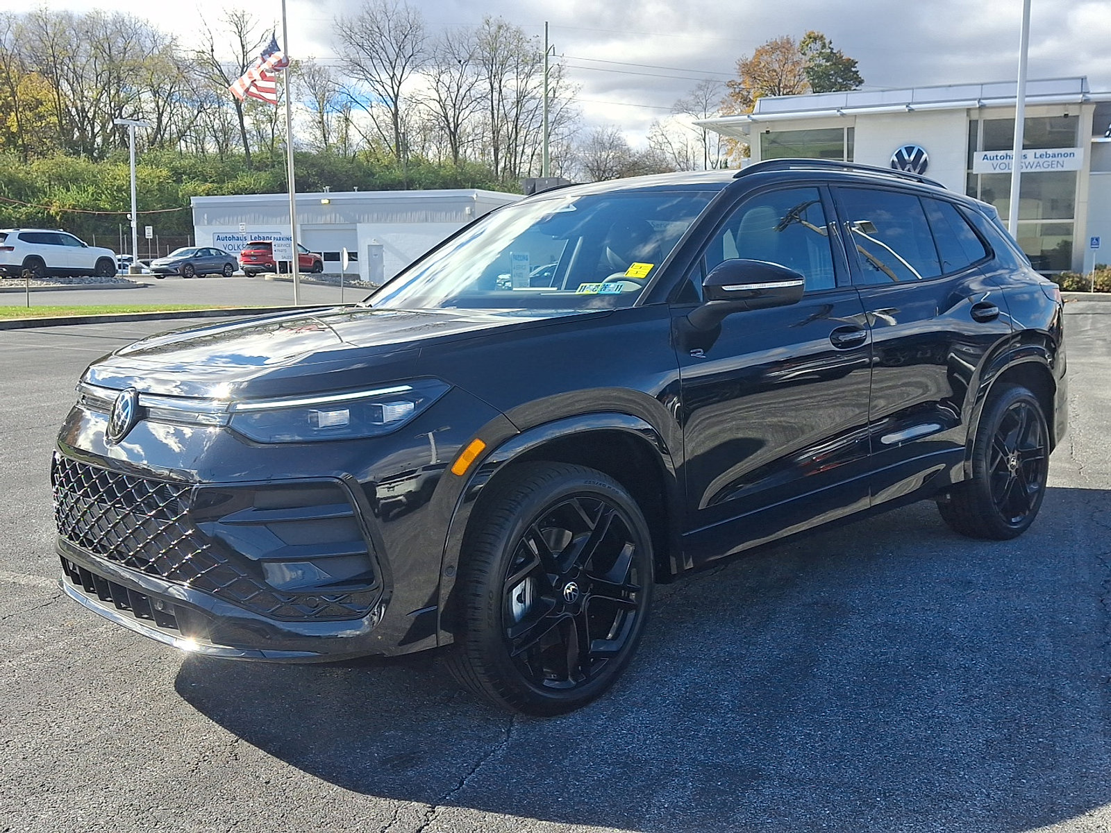 New 2026 Volkswagen Tiguan SE R-Line image 3