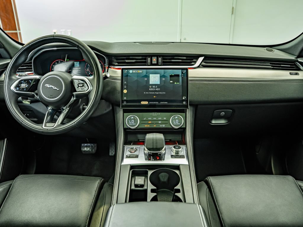 Used 2025 Jaguar F-PACE R-Dynamic S AWD/4WD image 30