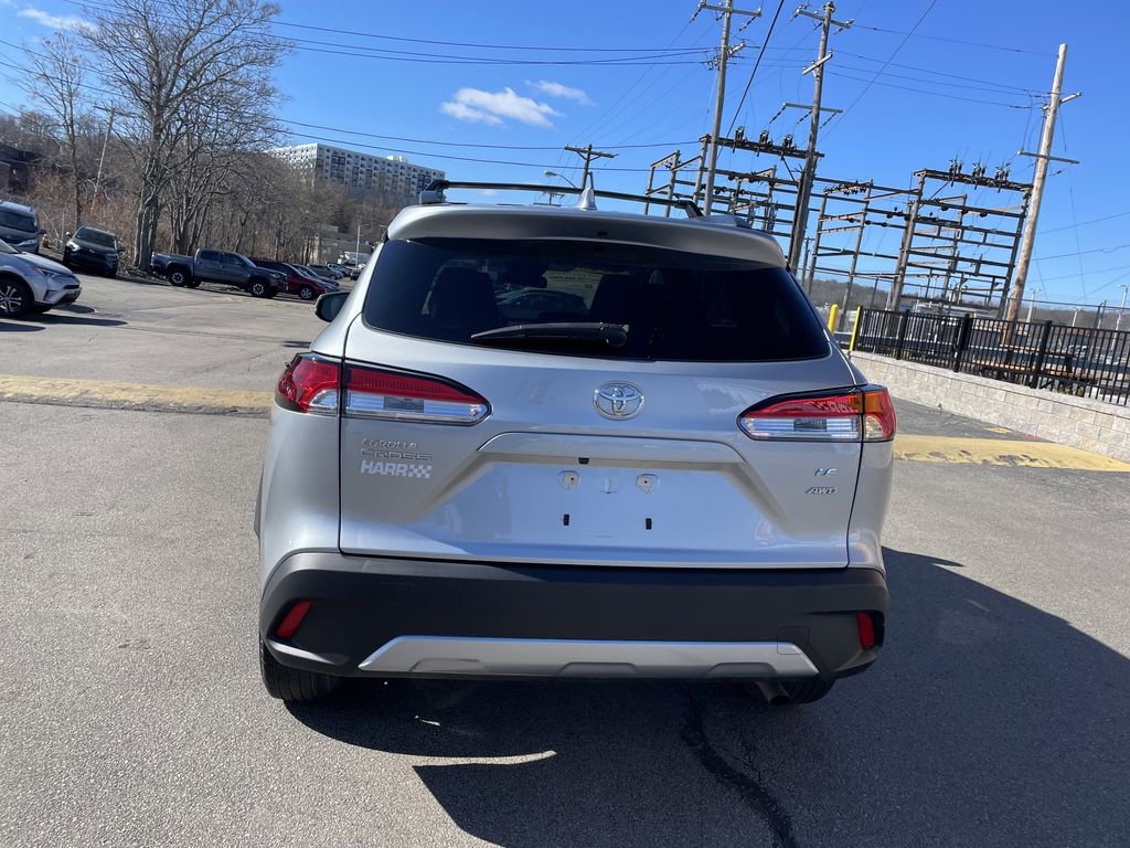 Used 2023 Toyota Corolla Cross LE w/ Moonroof Package image 4