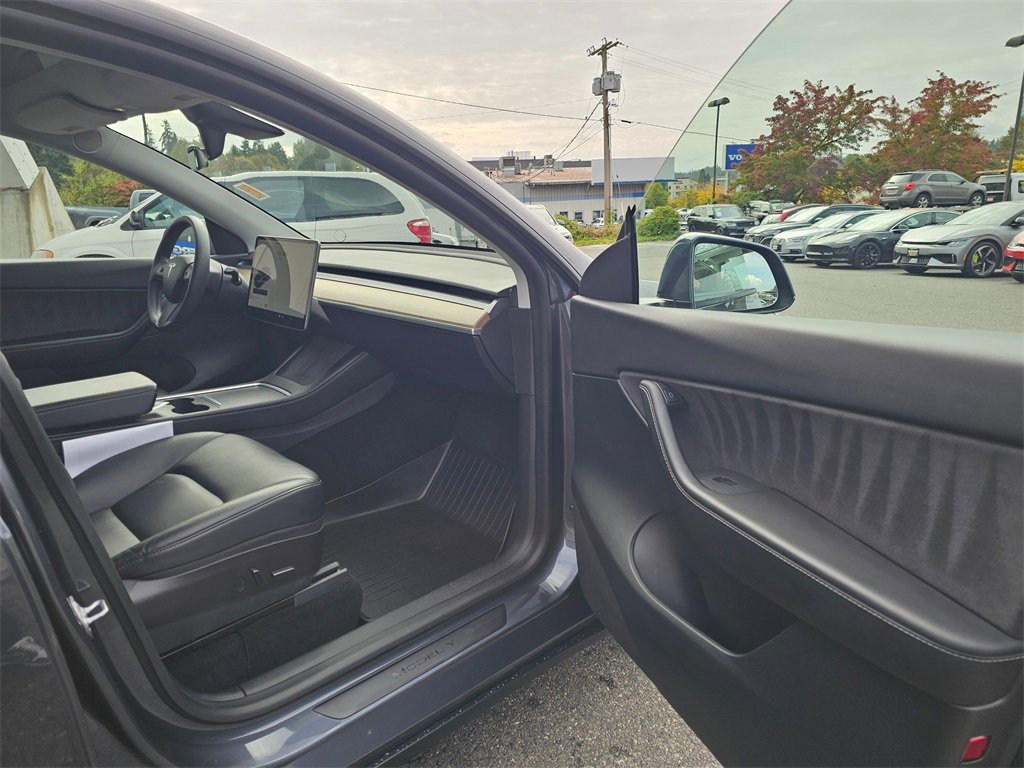 Used 2021 Tesla Model Y Long Range image 17