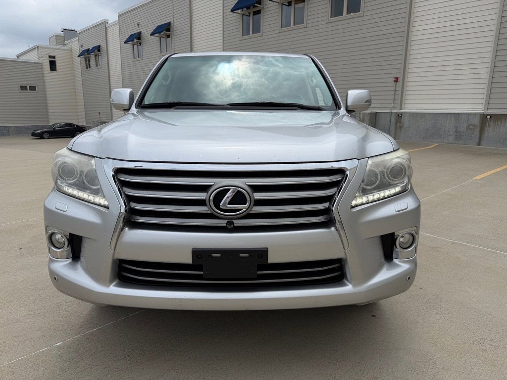 Used 2013 Lexus LX 570 4WD w/ Luxury Pkg image 2