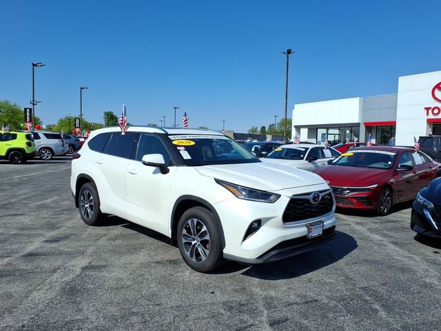 Used 2021 Toyota Highlander XLE AWD/4WD image 5
