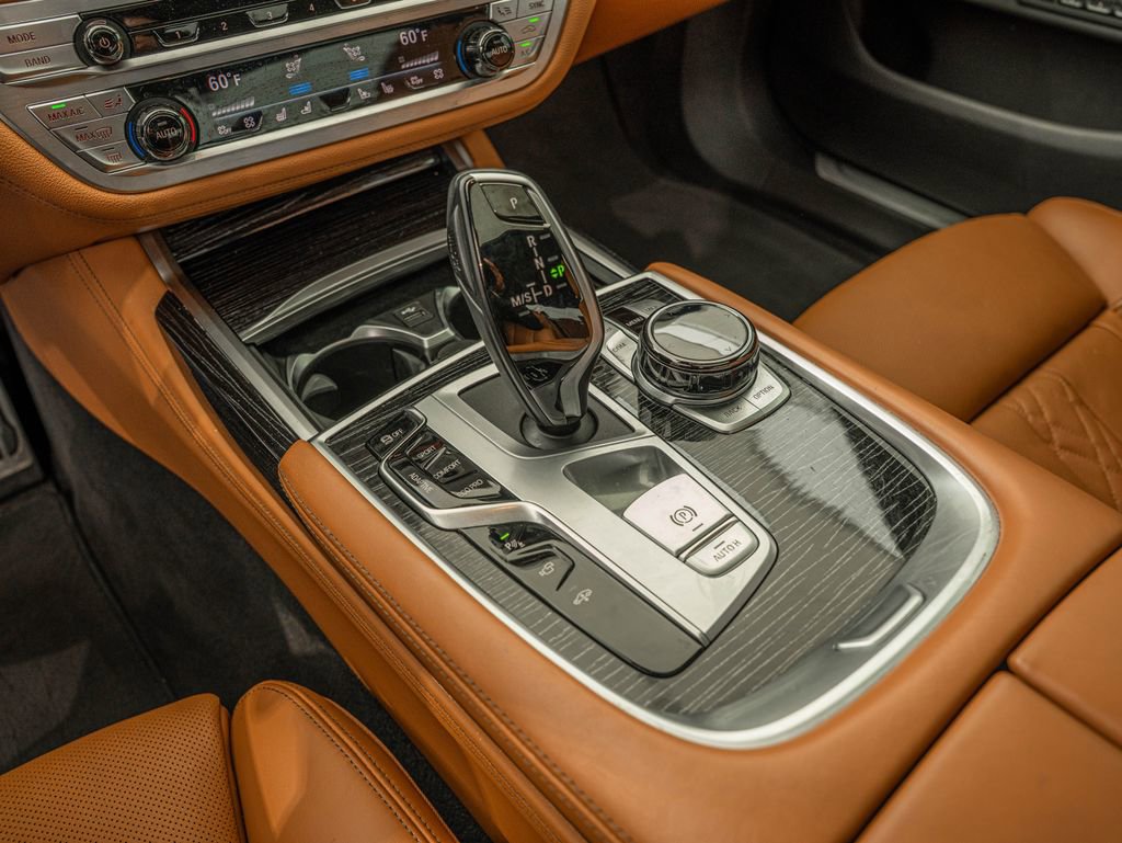 Used 2022 BMW 750i xDrive w/ Autobahn Package AWD/4WD image 26