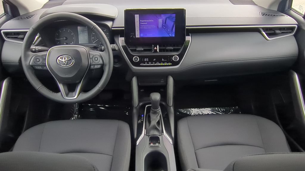 Used 2024 Toyota Corolla Cross LE FWD image 11